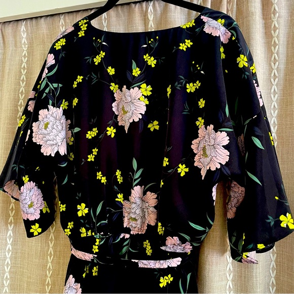 Cupcakes and Cashmere Large Flowered Cocktail Dress - Picture 4 of 10